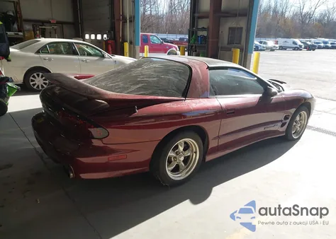 2002 Pontiac Firebird Trans Am z USA, uszkodzony, nr VIN 2G2FV22GX22142525